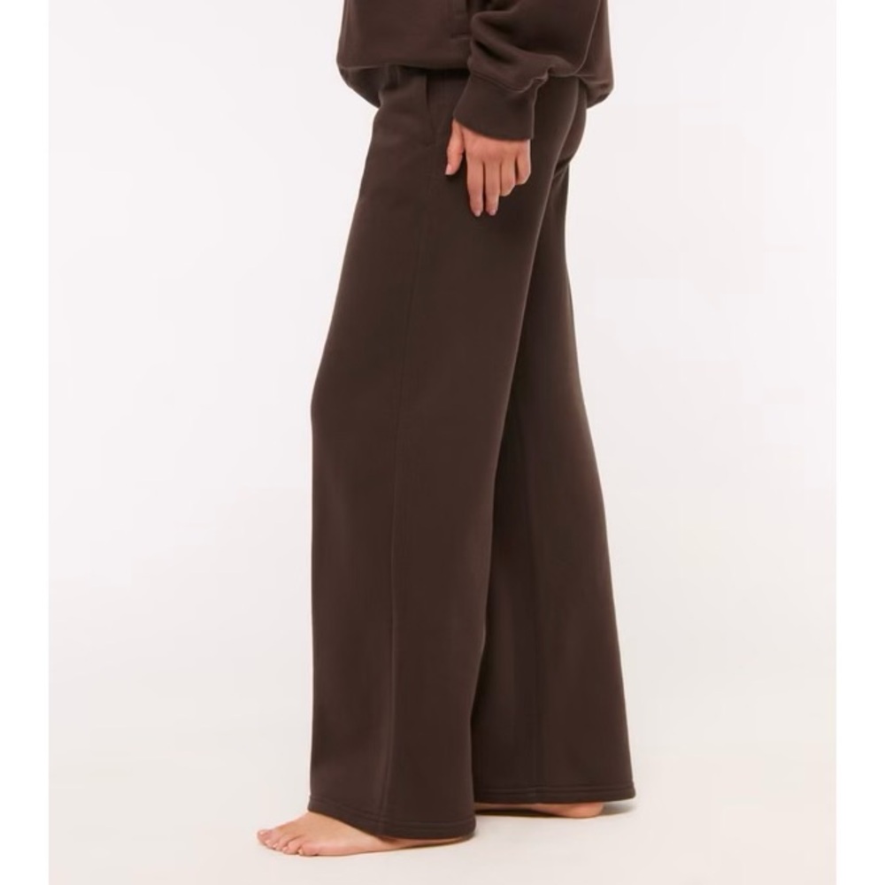 High Rise Wide Leg Sunday Sweatpant - Picture 7 of 10